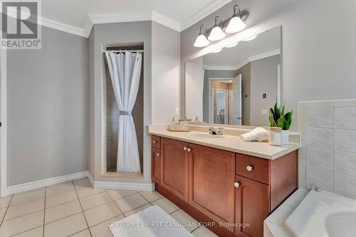 26 Jacqueline Boulevard, Hamilton (Allison), ON - Indoor Photo Showing Bathroom