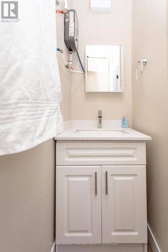 20927 Lakeside Drive, Thames Centre (Thorndale), ON - Indoor Photo Showing Bathroom