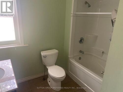 42 Vauxhall Street, London, ON - Indoor Photo Showing Bathroom