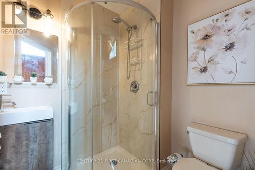 16 Ponderosa Crescent, London, ON - Indoor Photo Showing Bathroom