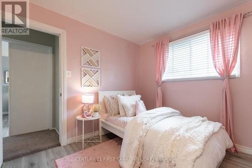 16 Ponderosa Crescent, London, ON - Indoor Photo Showing Bedroom