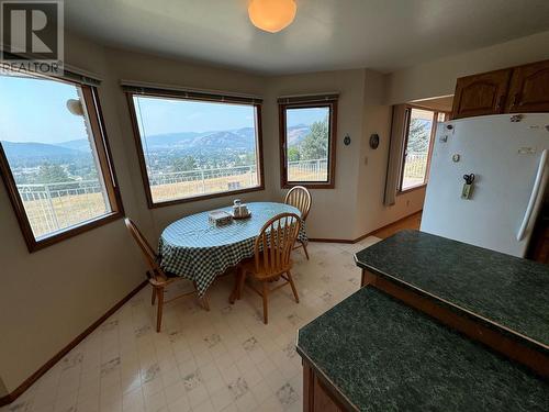 210 Winnipeg Avenue, Grand Forks, BC - Indoor Photo Showing Dining Room