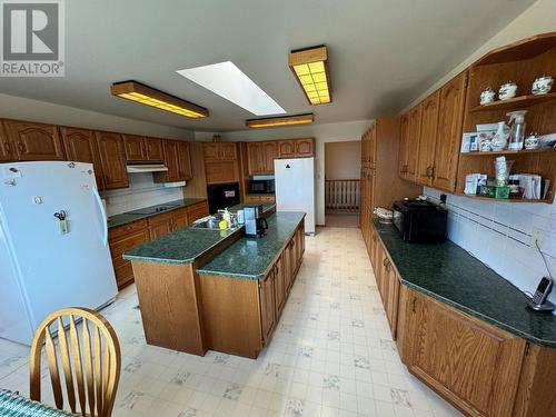 210 Winnipeg Avenue, Grand Forks, BC - Indoor Photo Showing Kitchen