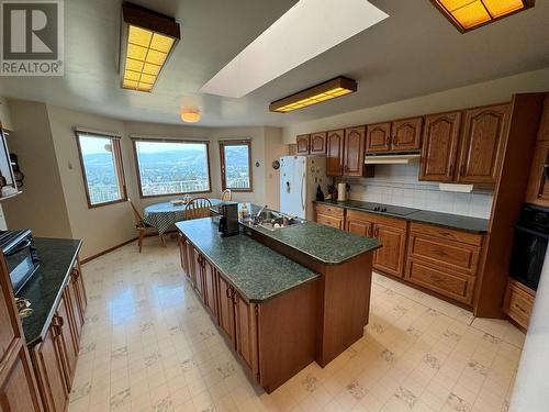 210 Winnipeg Avenue, Grand Forks, BC - Indoor Photo Showing Kitchen