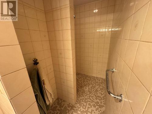 210 Winnipeg Avenue, Grand Forks, BC - Indoor Photo Showing Bathroom