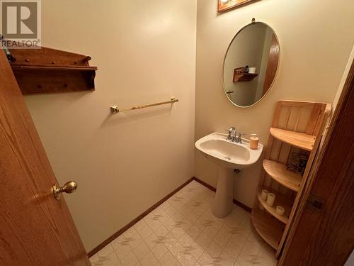 210 Winnipeg Avenue, Grand Forks, BC - Indoor Photo Showing Bathroom