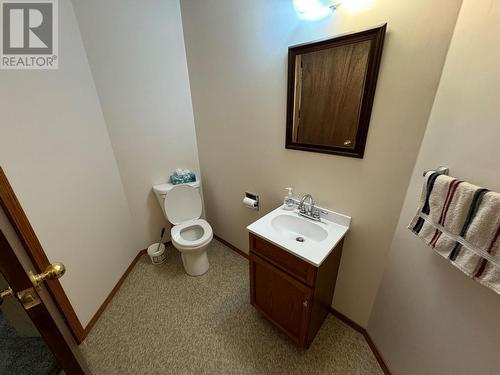 210 Winnipeg Avenue, Grand Forks, BC - Indoor Photo Showing Bathroom