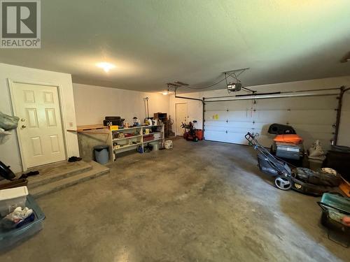 210 Winnipeg Avenue, Grand Forks, BC - Indoor Photo Showing Garage