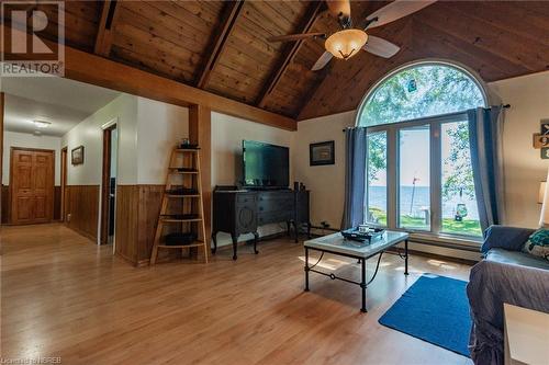 871 Jocko Point Road, North Bay, ON - Indoor Photo Showing Living Room