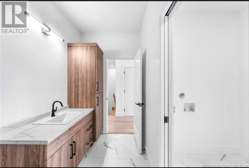 40 Vision Court, Dieppe, NB - Indoor Photo Showing Bathroom