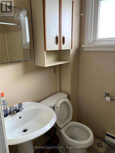 170 College Street W, Belleville, ON - Indoor Photo Showing Bathroom