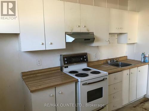 170 College Street W, Belleville, ON - Indoor Photo Showing Kitchen