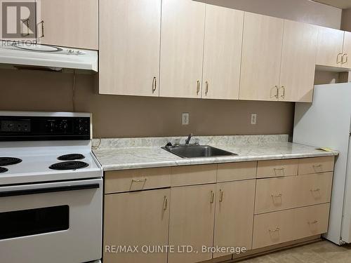 170 College Street W, Belleville, ON - Indoor Photo Showing Kitchen