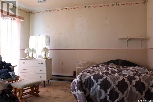 403 Main Street, Climax, SK - Indoor Photo Showing Bedroom