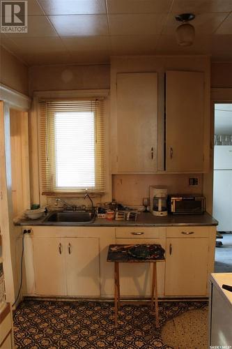 403 Main Street, Climax, SK - Indoor Photo Showing Kitchen