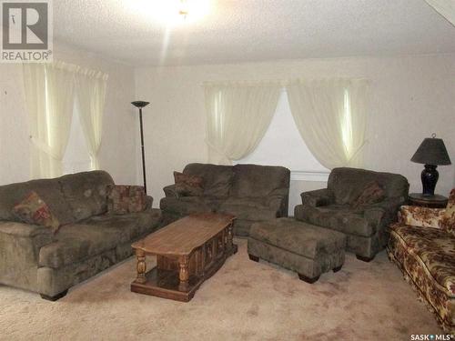 117 Churchill Avenue, Coronach, SK - Indoor Photo Showing Living Room