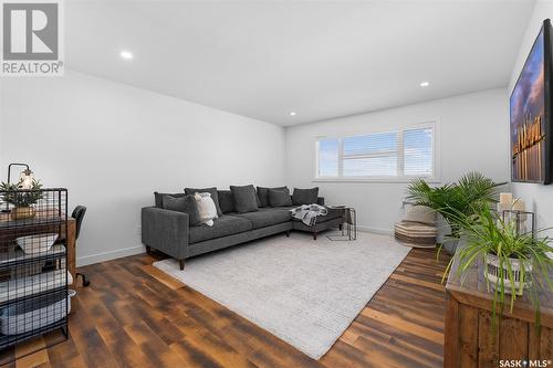 37 Broda Terrace, Moose Jaw, SK - Indoor Photo Showing Living Room