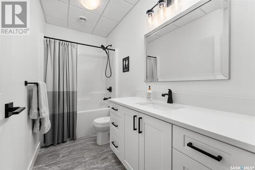 37 Broda Terrace, Moose Jaw, SK - Indoor Photo Showing Bathroom