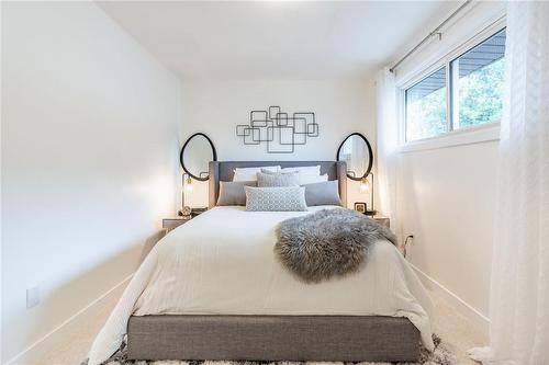 72 Woodman Drive N, Hamilton, ON - Indoor Photo Showing Bedroom