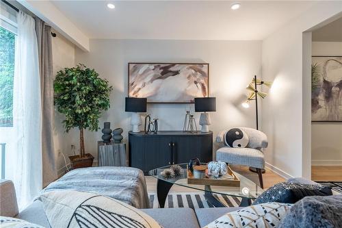 72 Woodman Drive N, Hamilton, ON - Indoor Photo Showing Bedroom