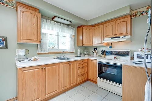 290 Upper Paradise Road, Hamilton, ON - Indoor Photo Showing Kitchen