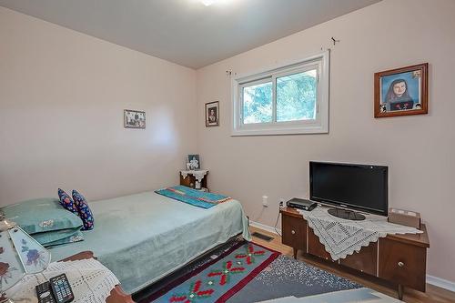 290 Upper Paradise Road, Hamilton, ON - Indoor Photo Showing Bedroom