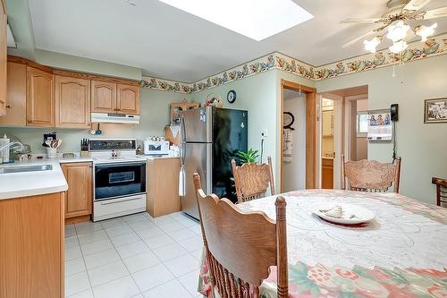 290 Upper Paradise Road, Hamilton, ON - Indoor Photo Showing Kitchen