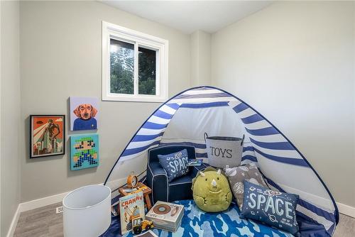 27 Woodman Drive N, Hamilton, ON - Indoor Photo Showing Bedroom