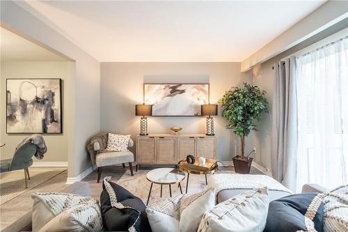 27 Woodman Drive N, Hamilton, ON - Indoor Photo Showing Living Room