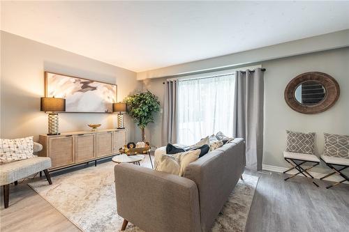 27 Woodman Drive N, Hamilton, ON - Indoor Photo Showing Living Room