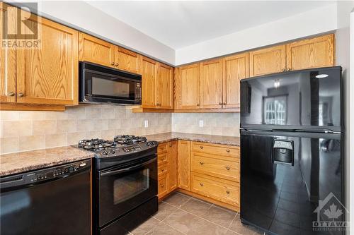 313 Silbrass Private, Ottawa, ON - Indoor Photo Showing Kitchen