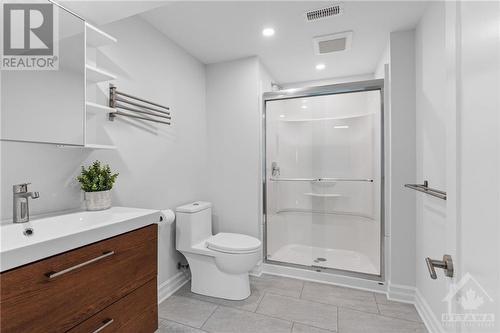 2560 Half Moon Bay Road, Ottawa, ON - Indoor Photo Showing Bathroom