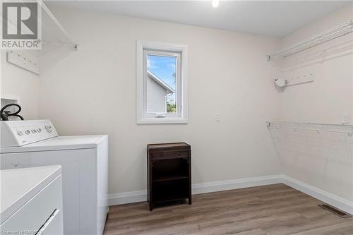 222 2Nd Avenue, Hanover, ON - Indoor Photo Showing Laundry Room