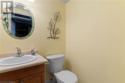 222 2Nd Avenue, Hanover, ON - Indoor Photo Showing Bathroom