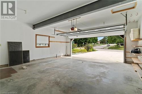 222 2Nd Avenue, Hanover, ON - Indoor Photo Showing Garage