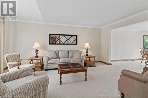 222 2Nd Avenue, Hanover, ON - Indoor Photo Showing Living Room