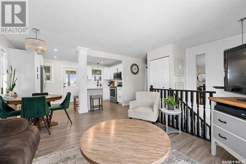 1407 Hochelaga Street W, Moose Jaw, SK - Indoor Photo Showing Living Room