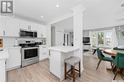 1407 Hochelaga Street W, Moose Jaw, SK - Indoor Photo Showing Kitchen With Stainless Steel Kitchen