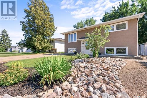 1407 Hochelaga Street W, Moose Jaw, SK - Outdoor