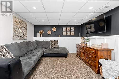 1407 Hochelaga Street W, Moose Jaw, SK - Indoor Photo Showing Living Room