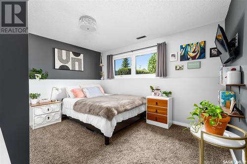 1407 Hochelaga Street W, Moose Jaw, SK - Indoor Photo Showing Bedroom