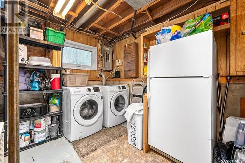 1407 Hochelaga Street W, Moose Jaw, SK - Indoor Photo Showing Laundry Room