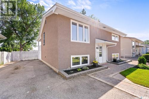 1407 Hochelaga Street W, Moose Jaw, SK - Outdoor With Exterior