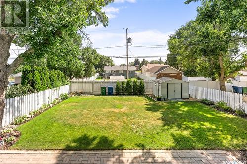 1407 Hochelaga Street W, Moose Jaw, SK - Outdoor With Backyard