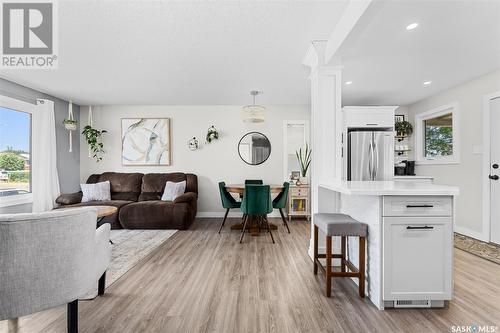 1407 Hochelaga Street W, Moose Jaw, SK - Indoor Photo Showing Living Room