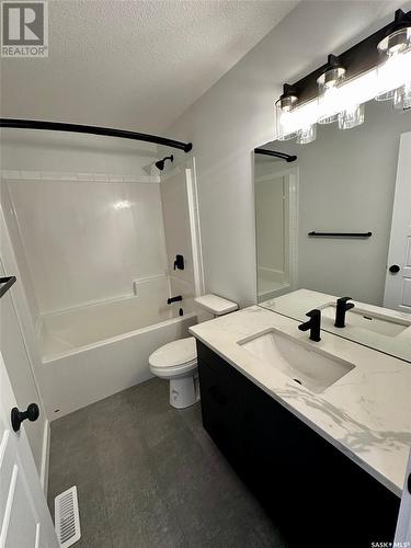 8633 Wheat Crescent, Regina, SK - Indoor Photo Showing Bathroom