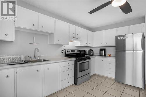 938 Cartier Boulevard Unit#5, Hawkesbury, ON - Indoor Photo Showing Kitchen