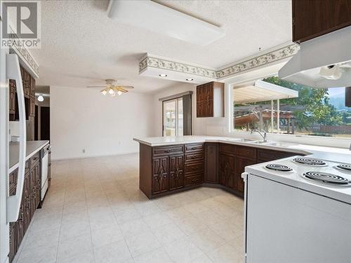 1013 Bridgeview Crescent, Ootischenia, BC - Indoor Photo Showing Kitchen