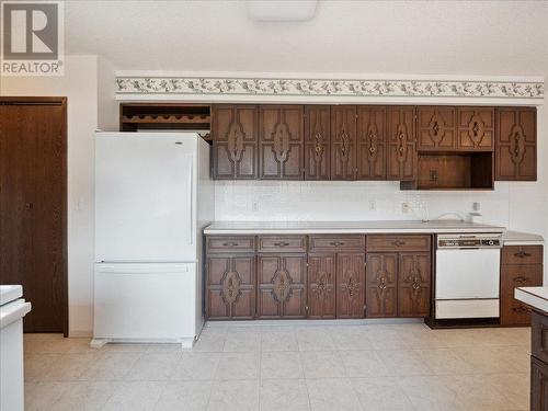 1013 Bridgeview Crescent, Ootischenia, BC - Indoor Photo Showing Kitchen