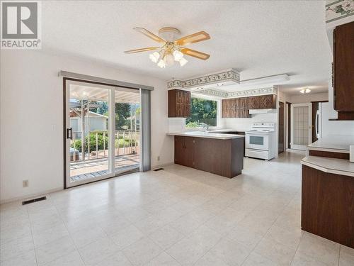 1013 Bridgeview Crescent, Ootischenia, BC - Indoor Photo Showing Kitchen